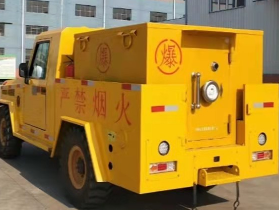 保康凯龙爆破器材运输车：保障爆破任务的安全运行